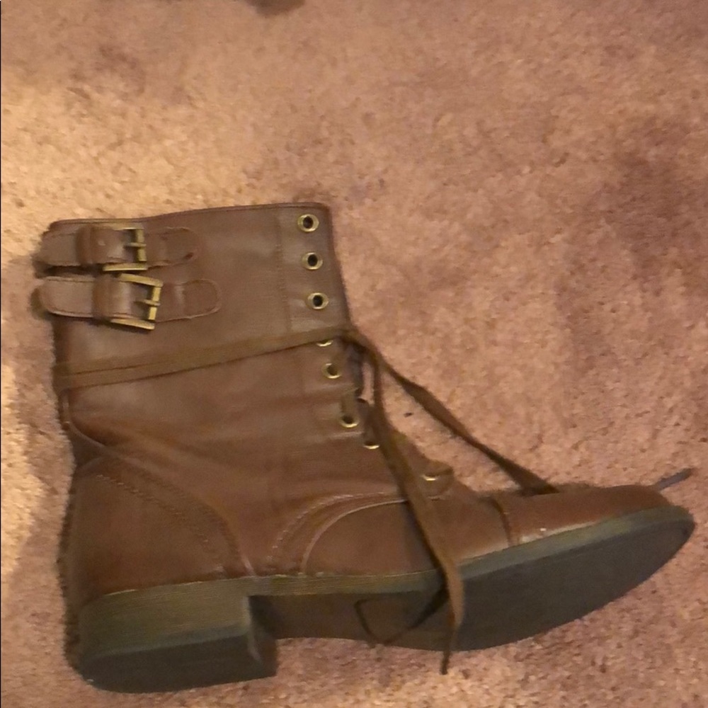 Brown combat boots 7.5